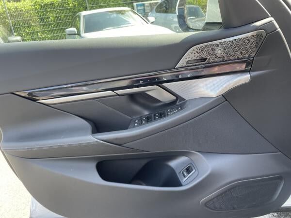 BMW i5 eDrive40 Limo M Sport || Autobahnass B&W 360°