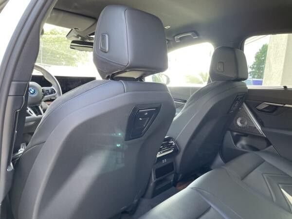 BMW i5 eDrive40 Limo M Sport || Autobahnass B&W 360°
