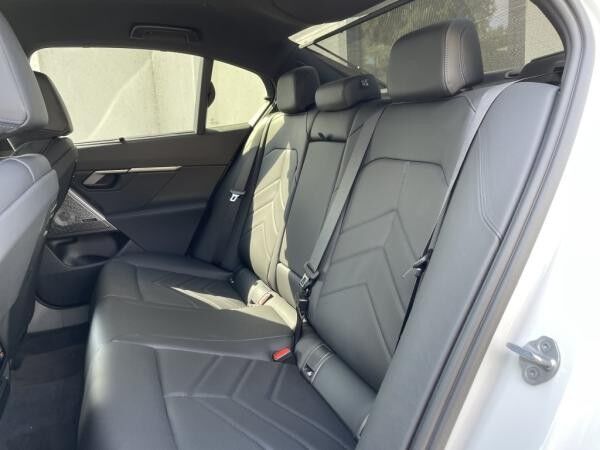 BMW i5 eDrive40 Limo M Sport || Autobahnass B&W 360°