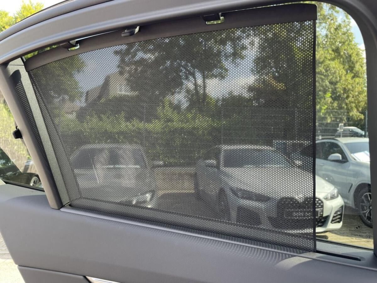 BMW i5 eDrive40 Limo M Sport || Autobahnass B&W 360°