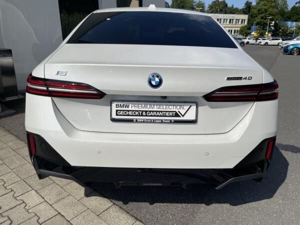 BMW i5 eDrive40 Limo M Sport || Autobahnass B&W 360°
