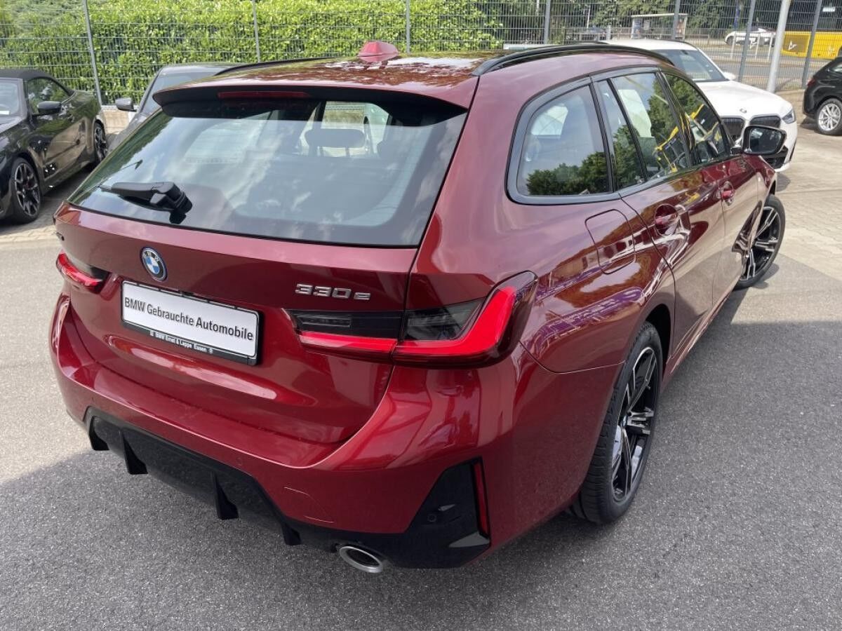 BMW 330 xDrive Tour M Sport || eStize AHK Pano 360°  94km Reichweite!!