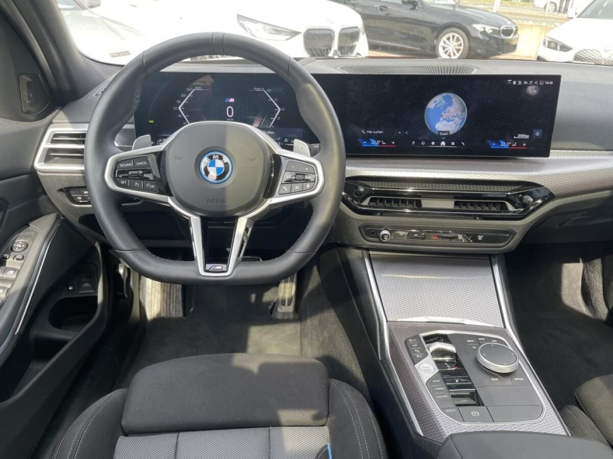 BMW 330 xDrive Tour M Sport || eStize AHK Pano 360°  94km Reichweite!!