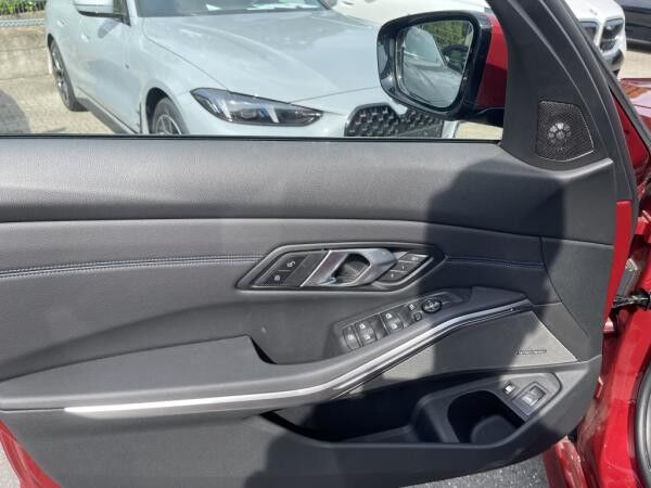 BMW 330 xDrive Tour M Sport || eStize AHK Pano 360°  94km Reichweite!!