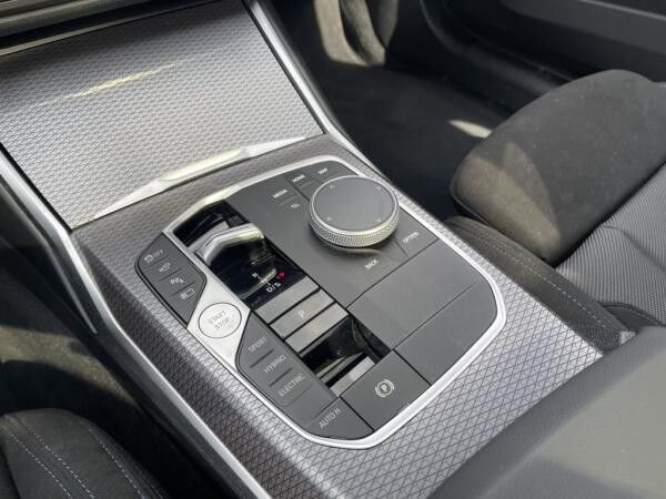 BMW 330 xDrive Tour M Sport || eStize AHK Pano 360°  94km Reichweite!!