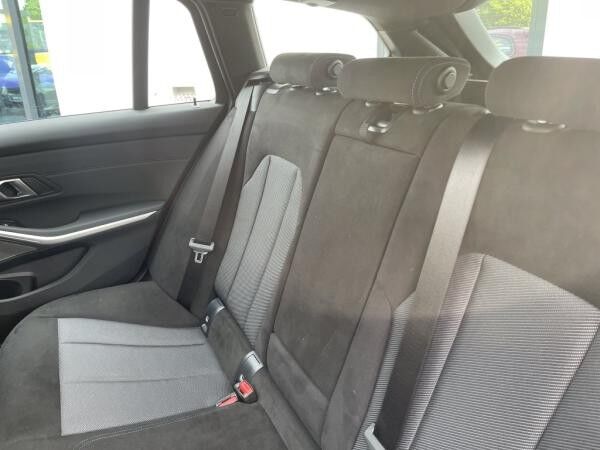 BMW 330 xDrive Tour M Sport || eStize AHK Pano 360°  94km Reichweite!!