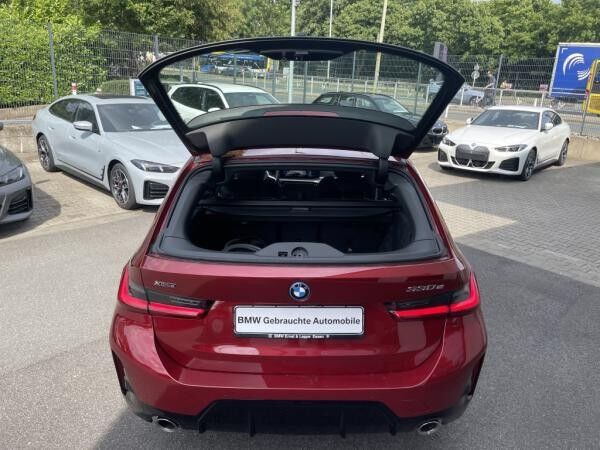 BMW 330 xDrive Tour M Sport || eStize AHK Pano 360°  94km Reichweite!!