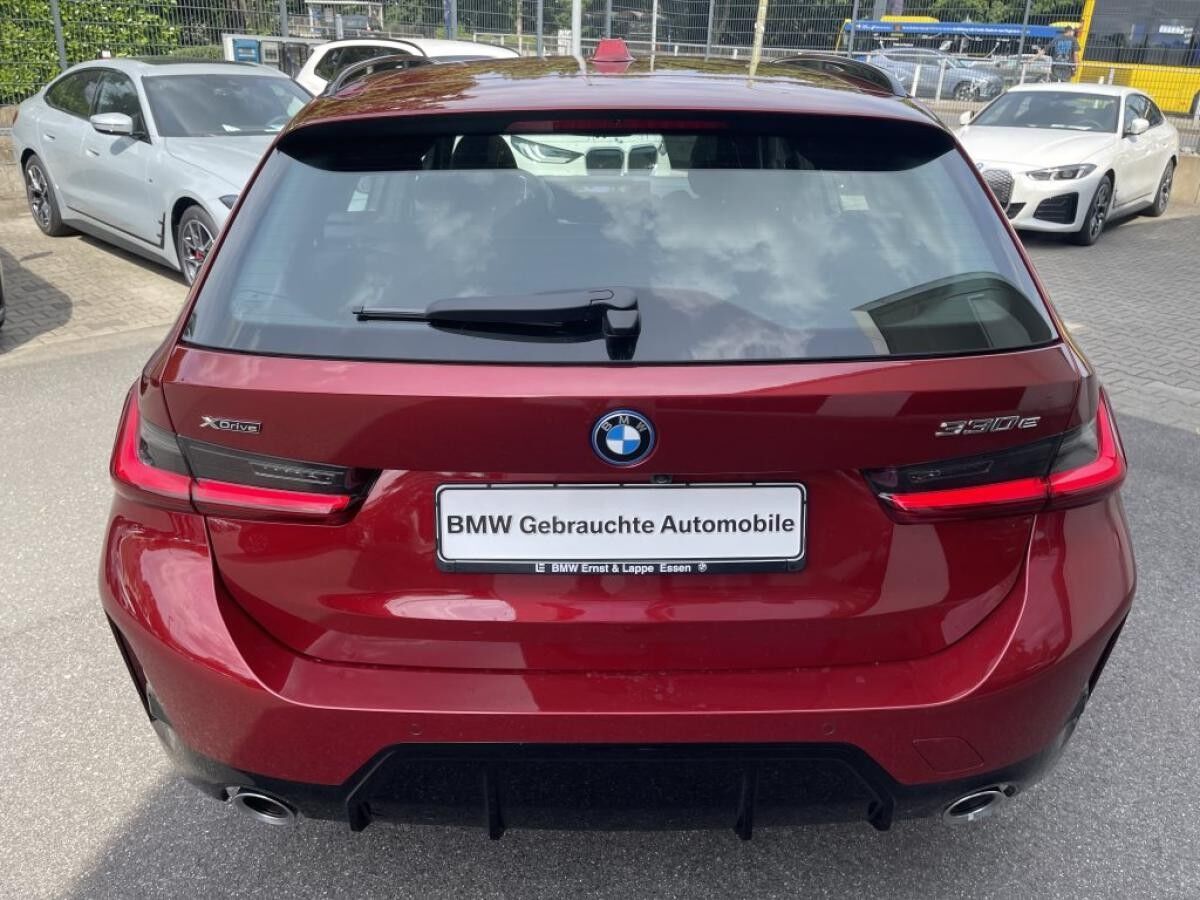 BMW 330 xDrive Tour M Sport || eStize AHK Pano 360°  94km Reichweite!!