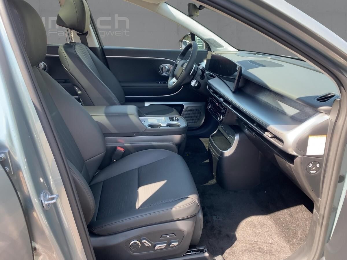 Hyundai IONIQ 9 110kWh 307PS AWD UNIQ 6 SITZER SWIVEL PANO DACH