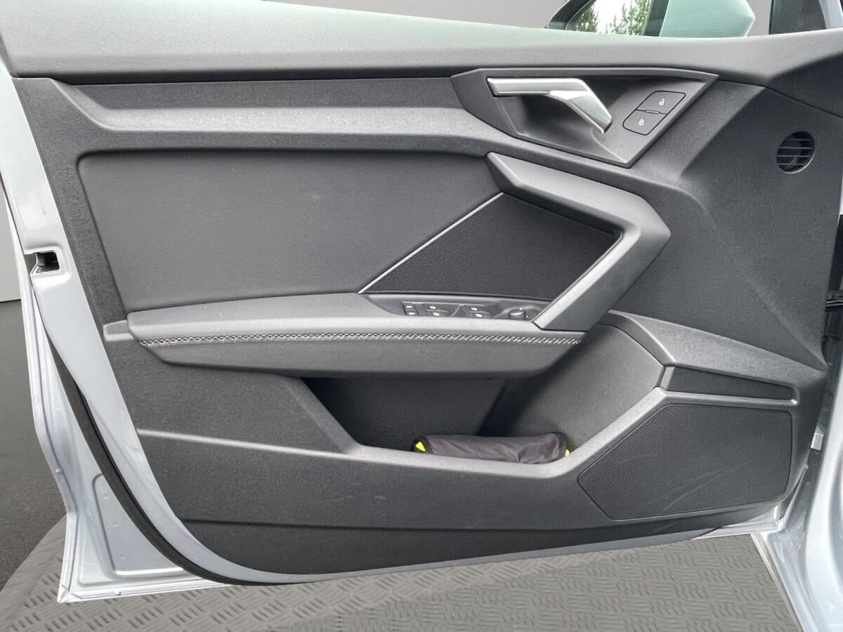 Audi A3 Sportback 30 TFSI LED Navi PDC+ Teilleder