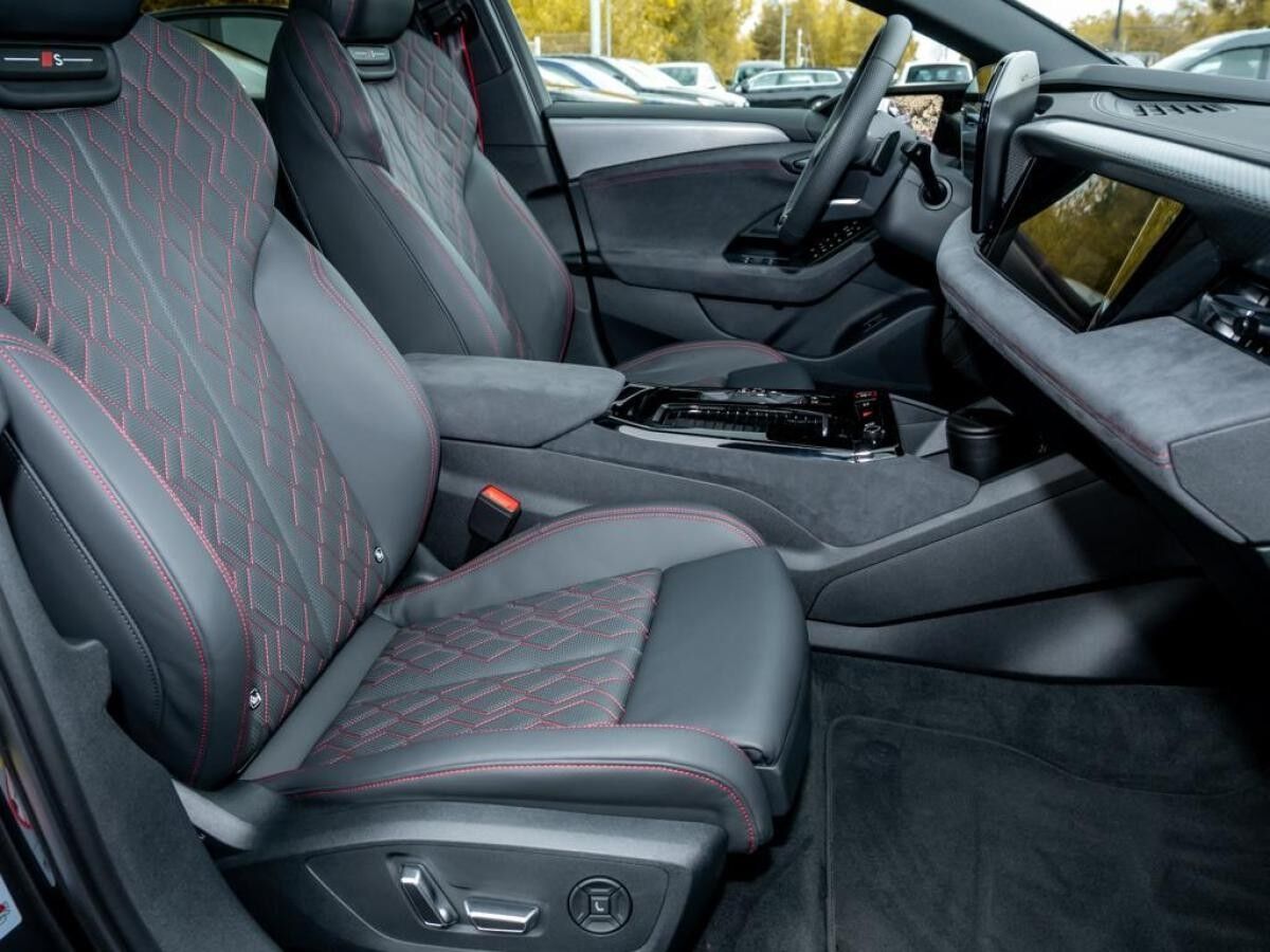 Audi A6 e-tron Avant performance edt one S line /Matr