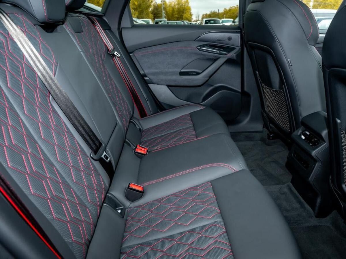 Audi A6 e-tron Avant performance edt one S line /Matr