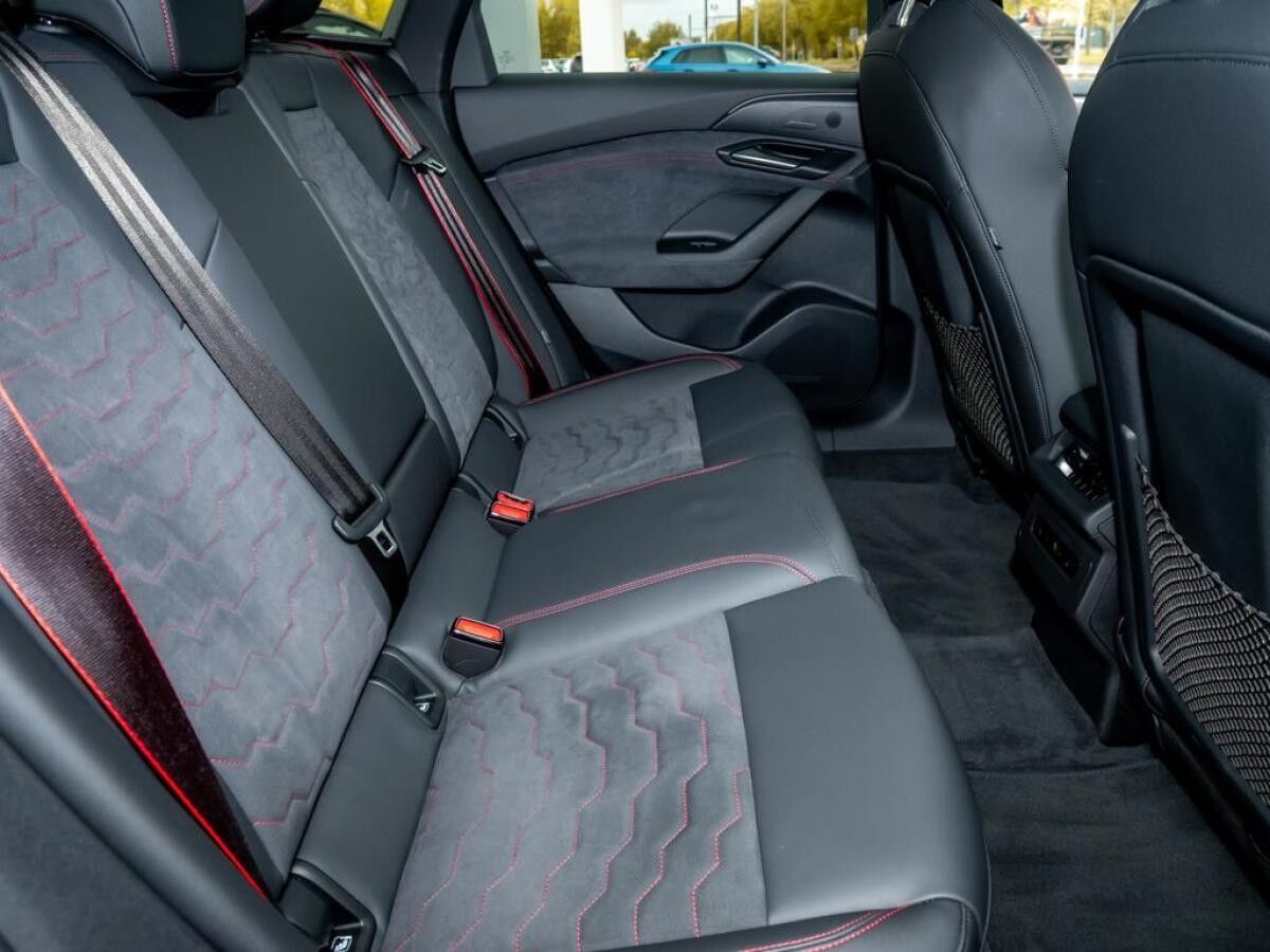 Audi A6 e-tron Avant S line /Matrix/adAir/Pano/HuD/AH