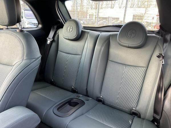 Fiat 500e Giorgio Armani Collector's Edition  inkl. WALLBOX  🌟 Glasdach / JBL / Kamera / Sitzheizung🌟