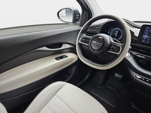 Fiat 500 ELEKTRO 42KWH LA PRIMA 3+1 MJ25