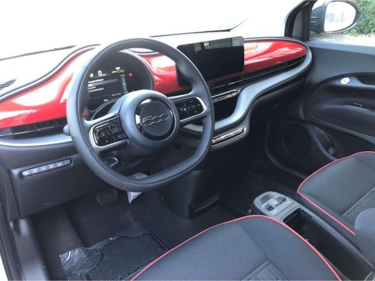 Fiat 500 Cabrio MY 25 Red 42 kWh