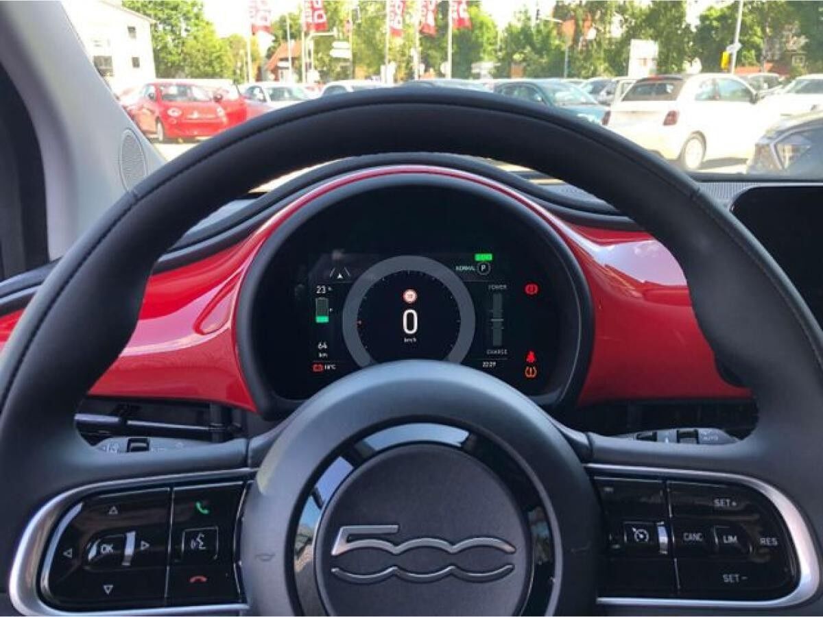 Fiat 500 Hatchback MY 25 RED 42 kWh Komfortpaket