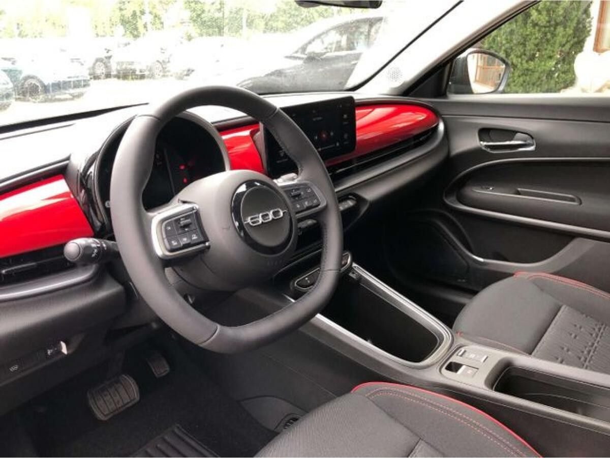Fiat 600 E Red 54 kWh PDC LED Klimaautomatik