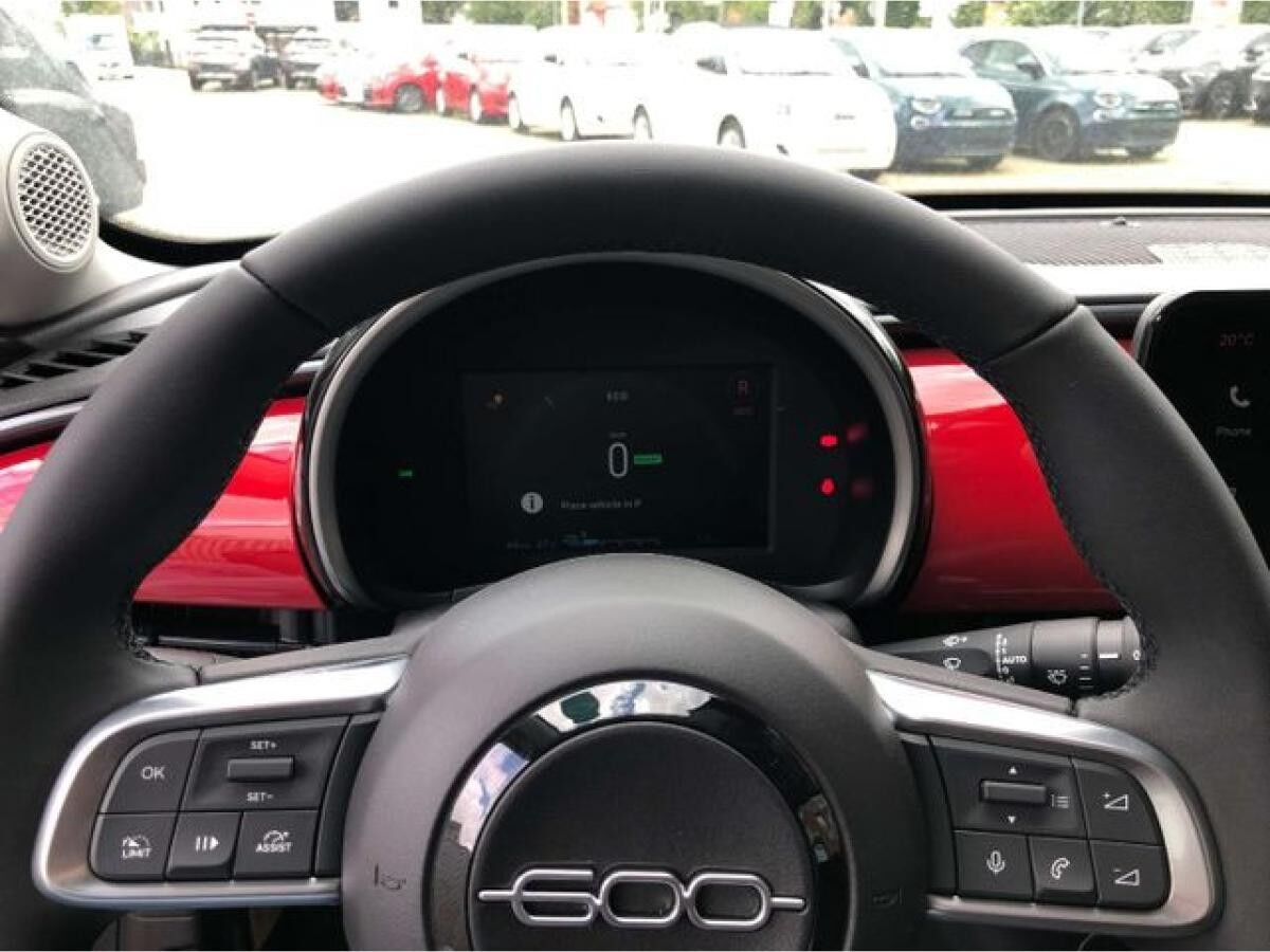 Fiat 600 E Red 54 kWh PDC LED Klimaautomatik