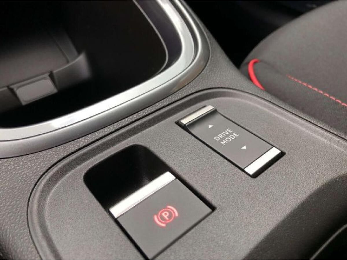 Fiat 600 E Red 54 kWh PDC LED Klimaautomatik