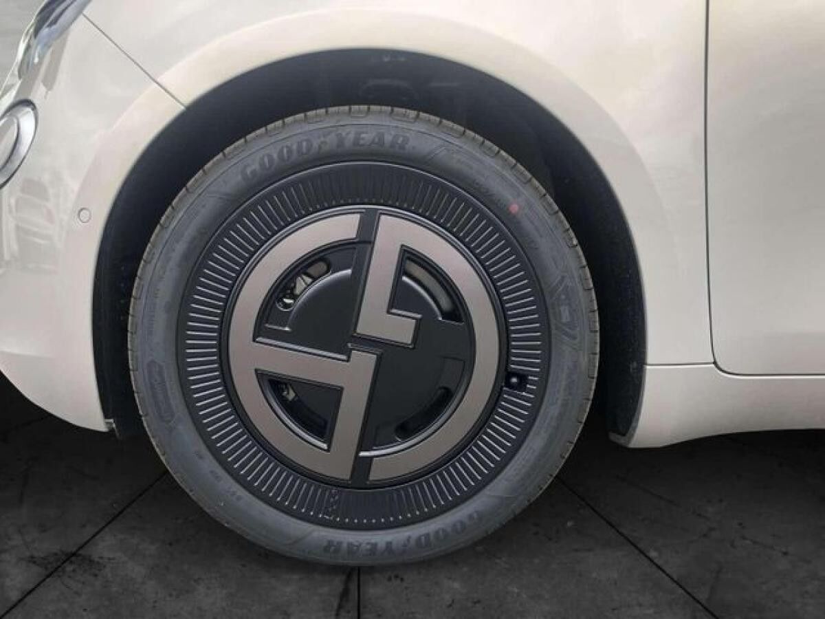 Fiat 500 Giorgio Armani Collector s Edition