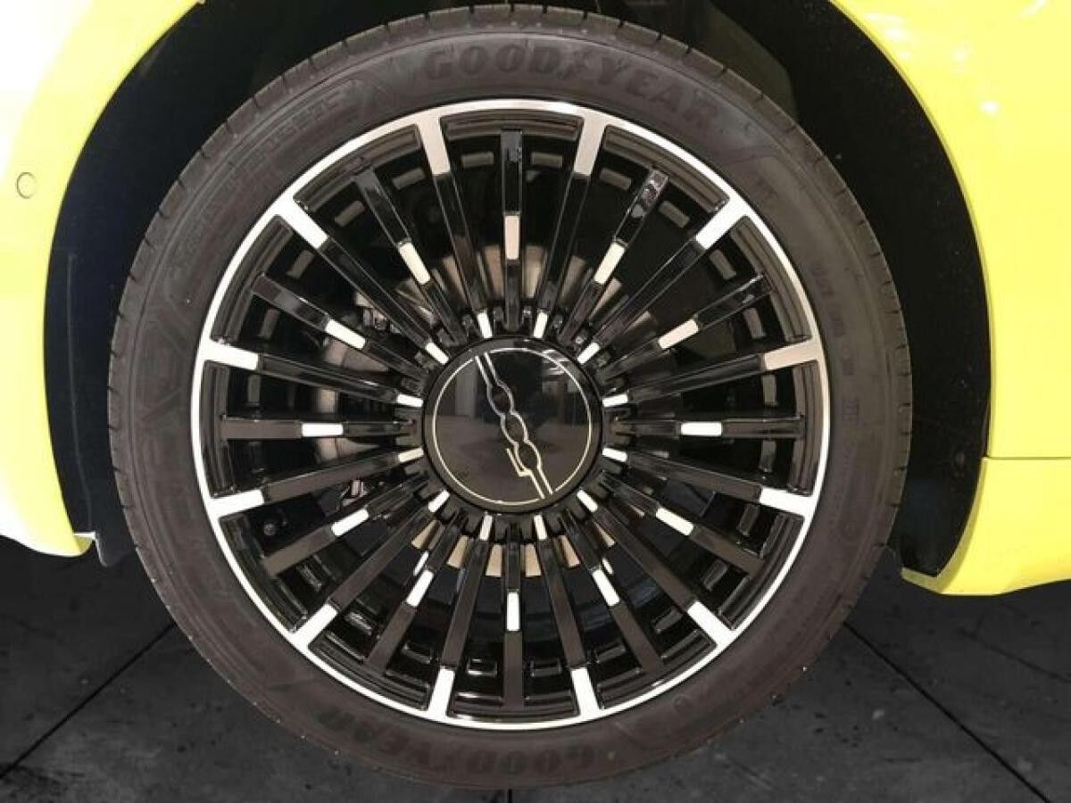 Fiat 500 La Prima Limousine 42 kWh