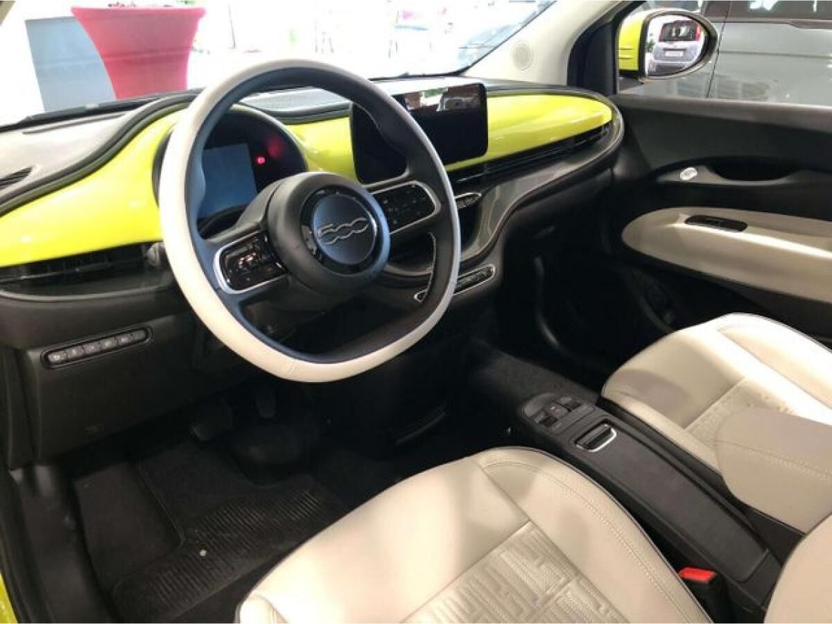 Fiat 500 La Prima Limousine 42 kWh