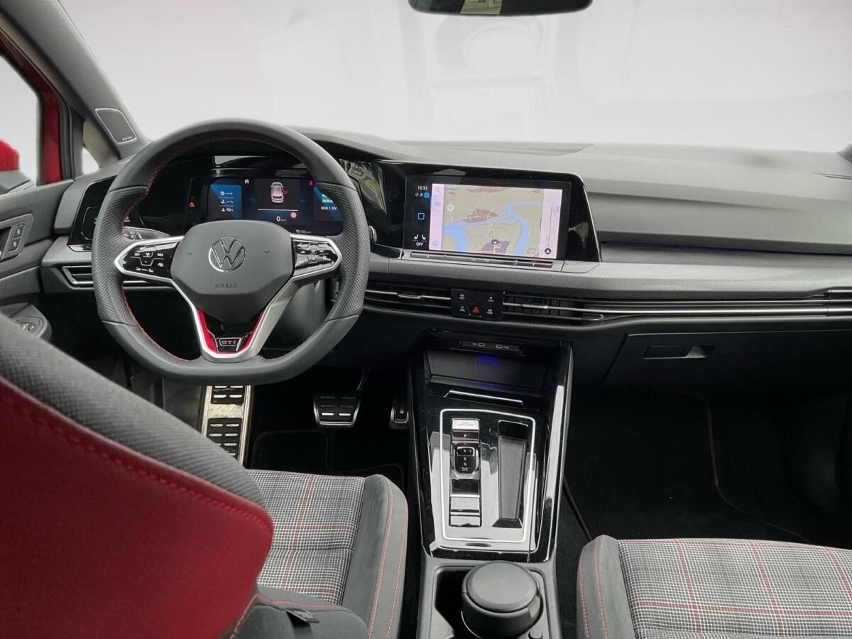 Volkswagen Golf VIII GTI 2.0TSI DSG ACC.5J-G.KAMERA.NAVI+VC.HARMAN.LED.APP-C.LKRD-HZG.SHZ