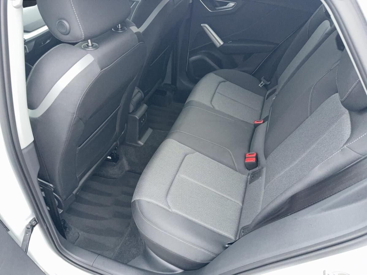 Audi Q2 advanced 35 TFSI Stdhzg AHK ACC Matrix Navi