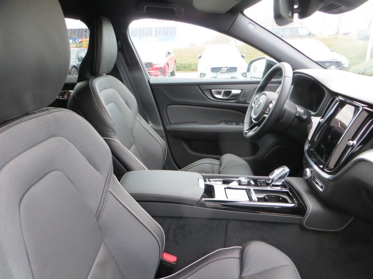 Volvo V60 Volvo V60 T6 AWD Plug-in Hybrid Plus Dark ACC BLIS®