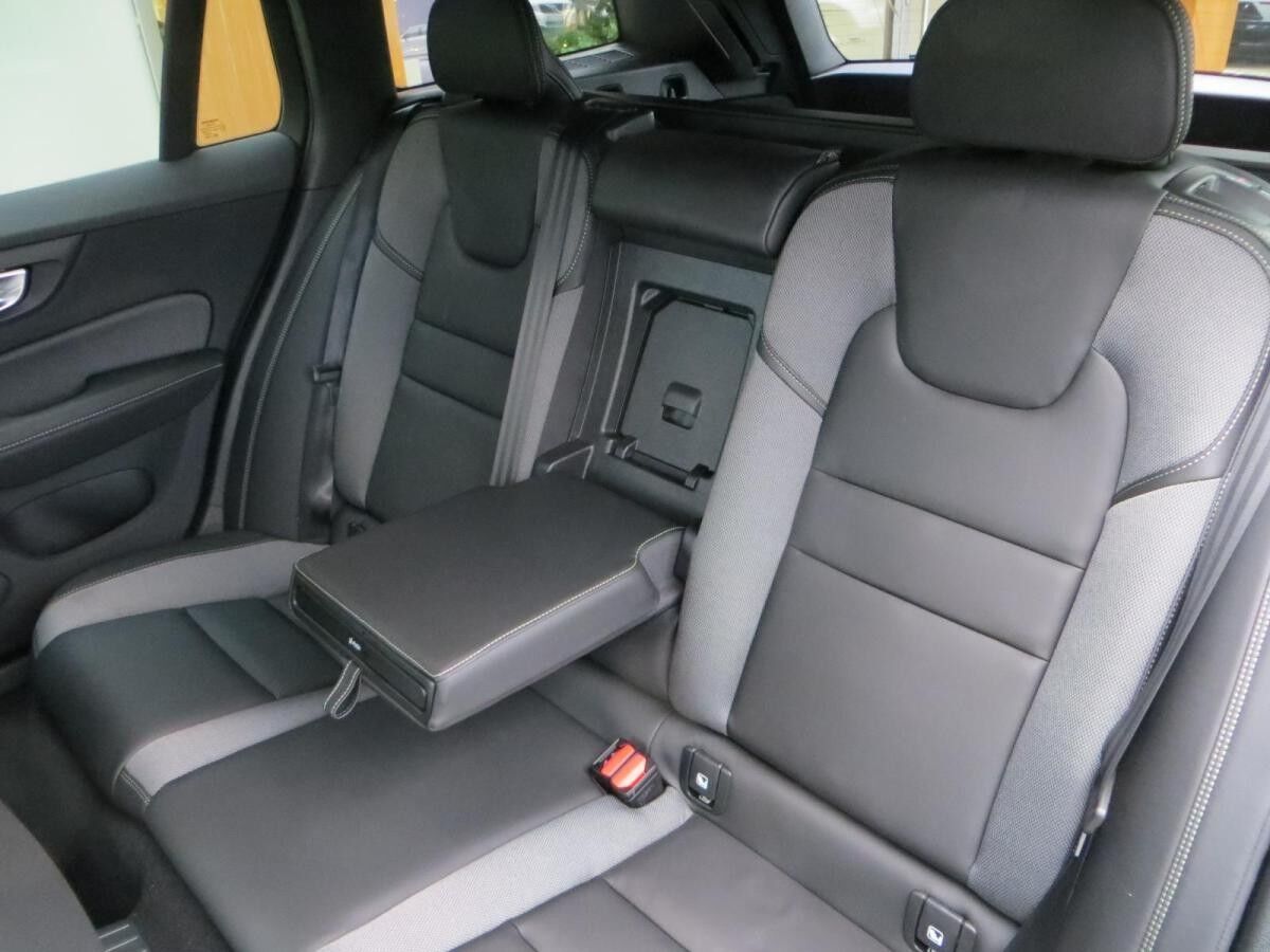 Volvo V60 Volvo V60 T6 AWD Plug-in Hybrid Plus Dark ACC BLIS®