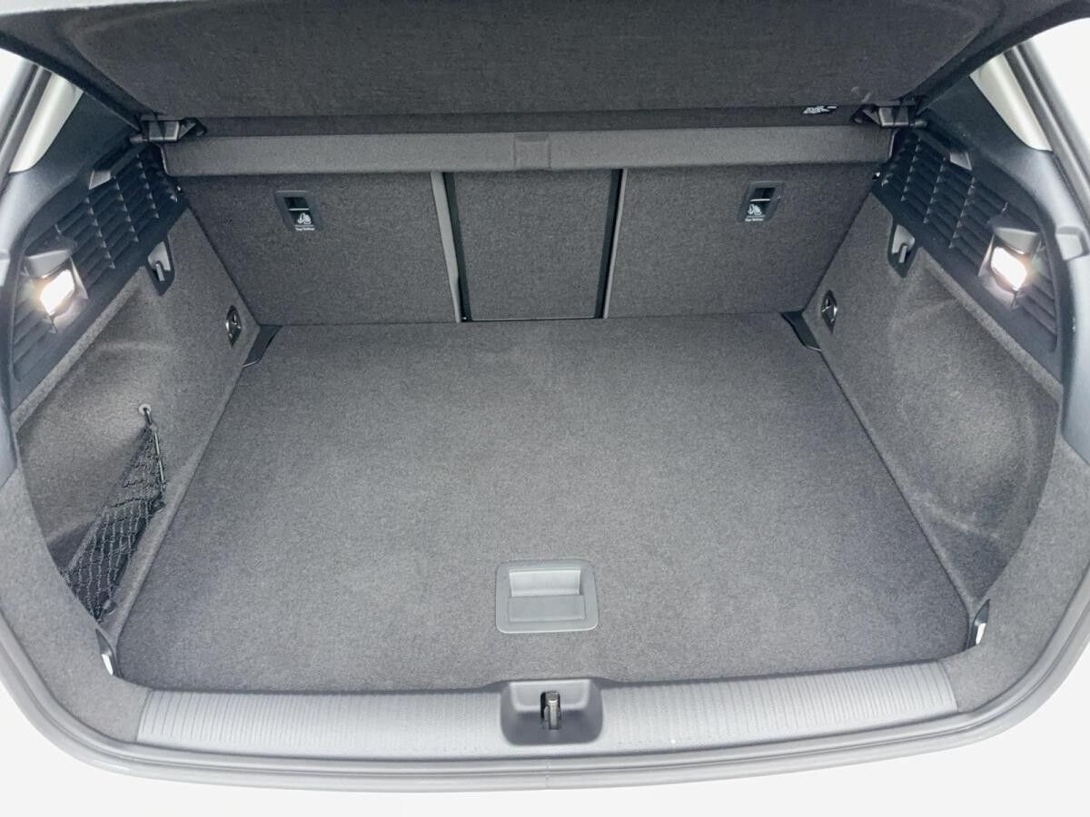 Audi Q2 advanced 35 TFSI Stdhzg AHK ACC Matrix Navi