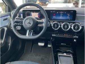 Mercedes-Benz A 200 d AMG Line Panorama Totwinkel 360°Kamera