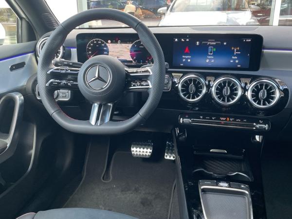 Mercedes-Benz A 200 d AMG Line Panorama Totwinkel 360°Kamera