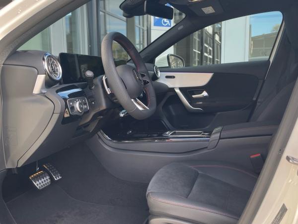 Mercedes-Benz A 200 d AMG Line Panorama Totwinkel 360°Kamera