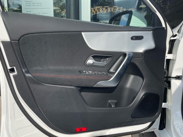 Mercedes-Benz A 200 d AMG Line Panorama Totwinkel 360°Kamera