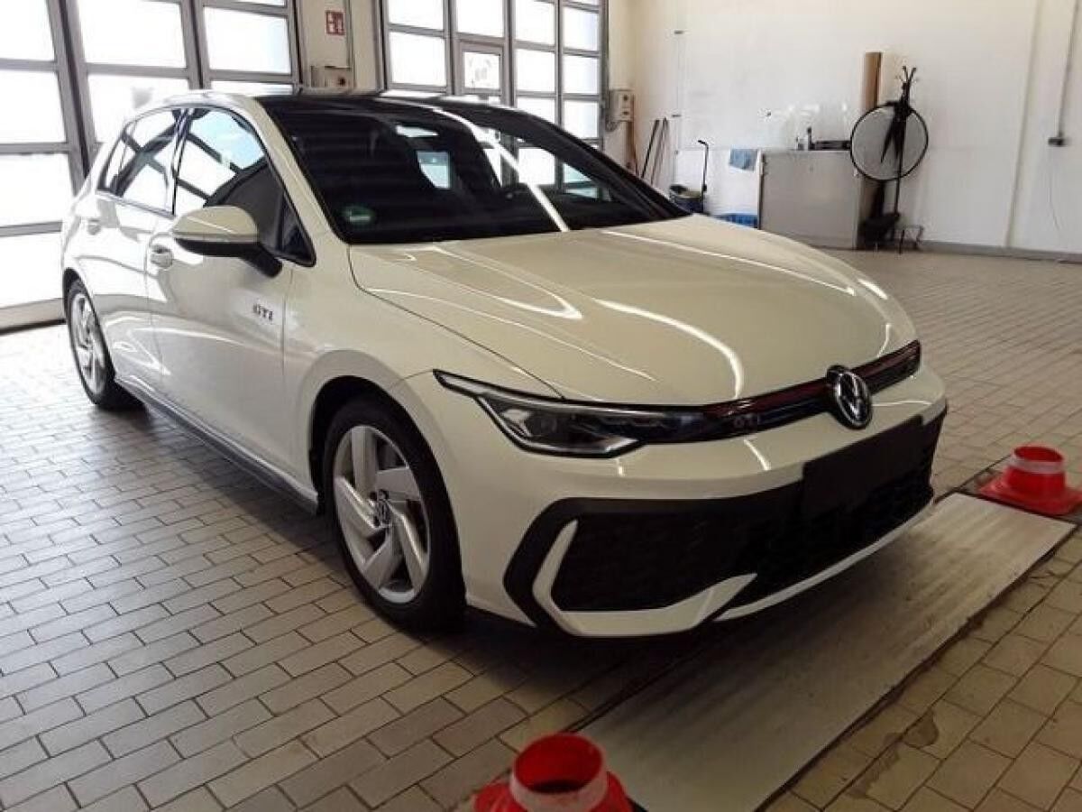 Volkswagen Golf VIII 2.0 TSI GTI DSG Head Up Display , Sitzheizung,