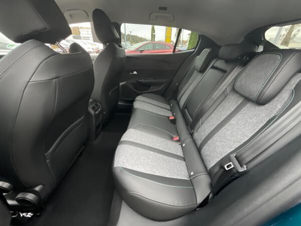 Peugeot 408 PureTech 130 EAT8 Allure