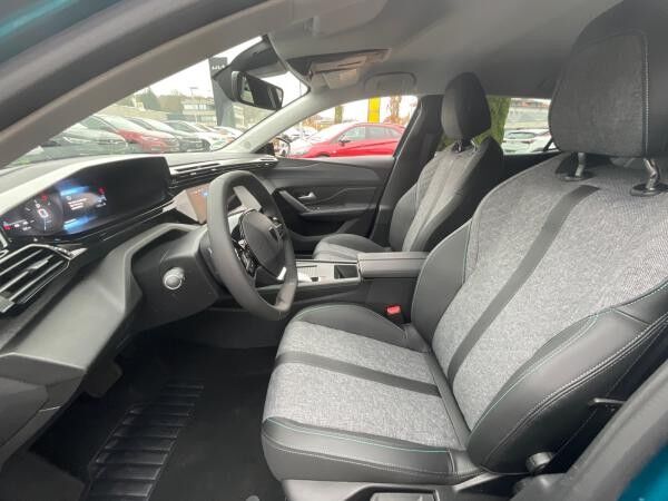 Peugeot 408 PureTech 130 EAT8 Allure