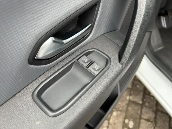 Renault Express dCi 95 Klima Allwetter Bodenplatte
