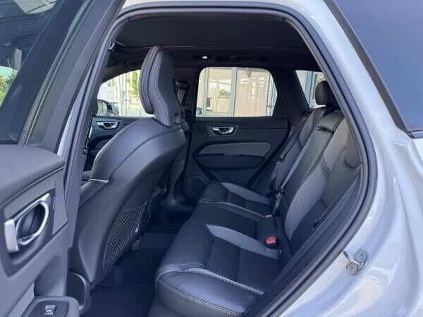 Volvo XC60 B5 AWD PLUS BLACK EDITION - sofort lief. -