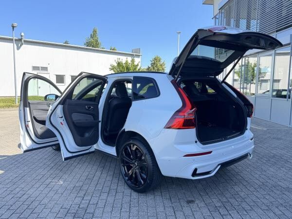 Volvo XC60 B5 AWD PLUS BLACK EDITION - sofort lief. -