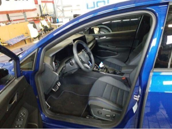 Volkswagen Golf VIII 2.0 TSI DSG R 4Motion Navi AHK Panoramadach Sprachassistent DAB+