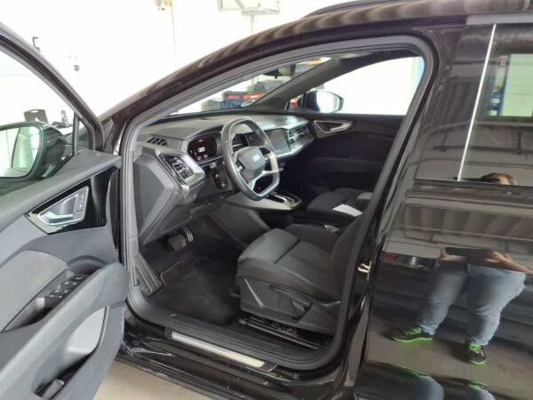 Audi Q4 e-tron S-Line 35 / MMI-Navi+, Standklima, LED