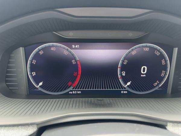 Skoda Kamiq TOUR 1,0 TSI DSG *ACC / NAVI / AHZV*