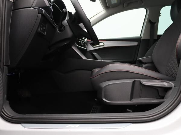 Seat Leon ST FR 1.5 eTSI DSG / Navi, Matrix, RFK, ACC