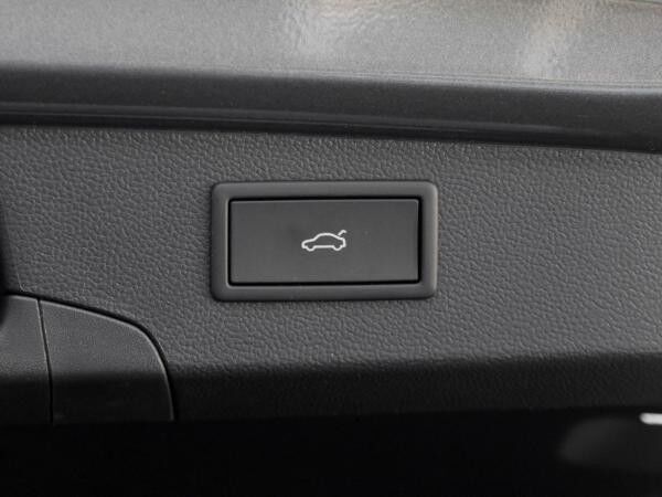 Volkswagen Passat Variant R-Line 2.0 TDI DSG ACC AHK MATRIX NAVI KAMERA Keyless