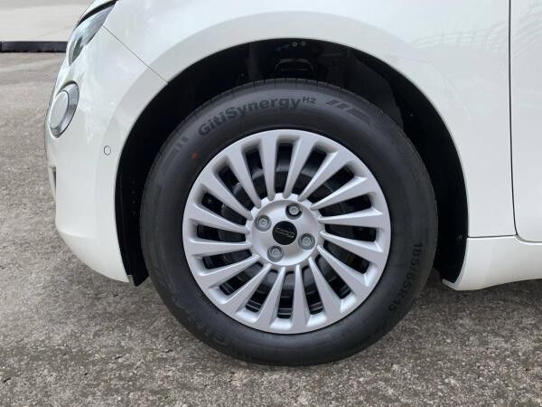 Fiat 500e 23,8kWh 70kW (90 PS) *Christmas Edition*