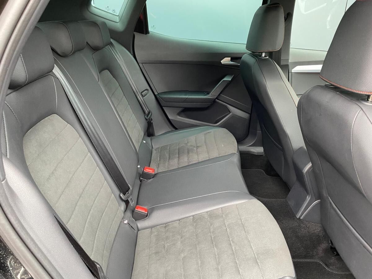 Seat Arona 1.5 TSI DSG FR NAVI ACC Kamera Sitzhzg AHK Seat Arona 1.5 TSI DSG FR NAVI ACC Kamera Sitzhzg AHK