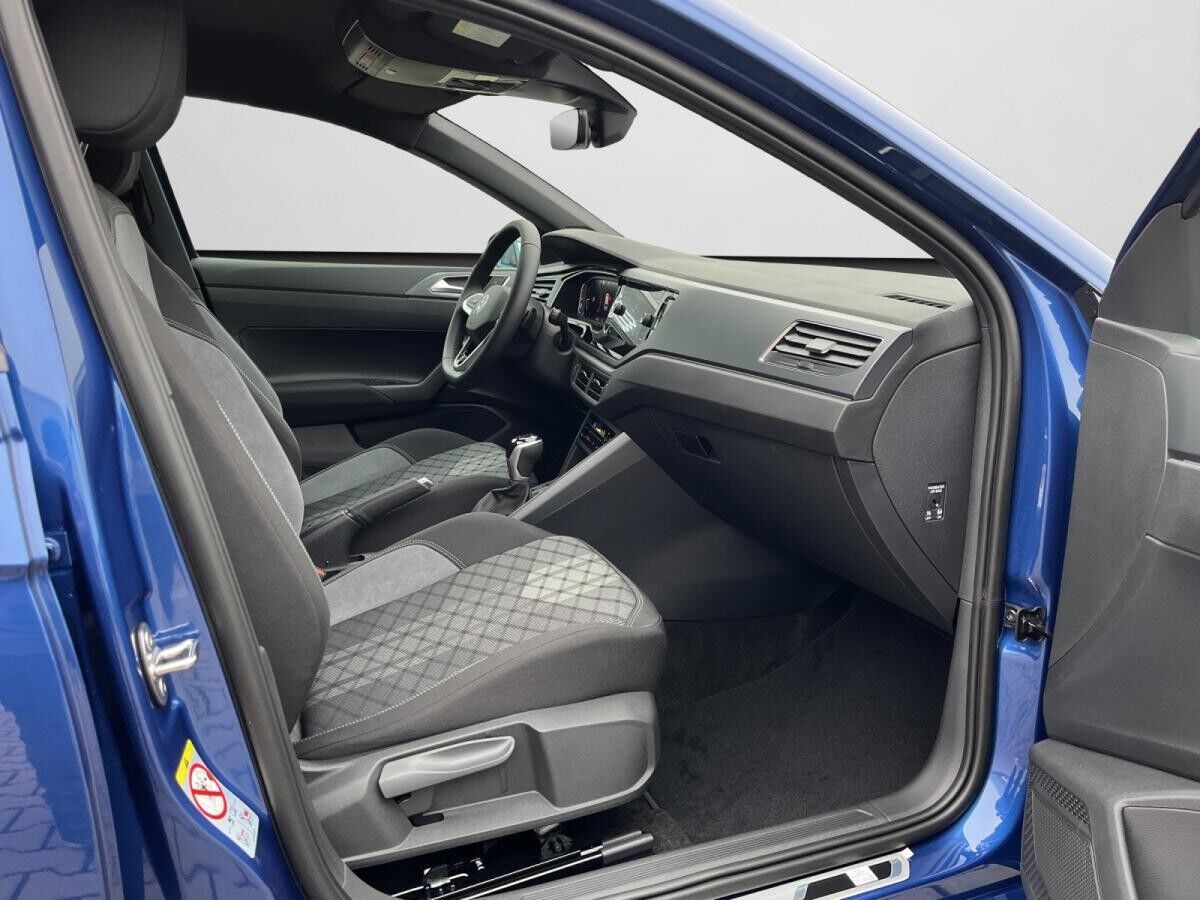 Volkswagen Polo VI (AE1)